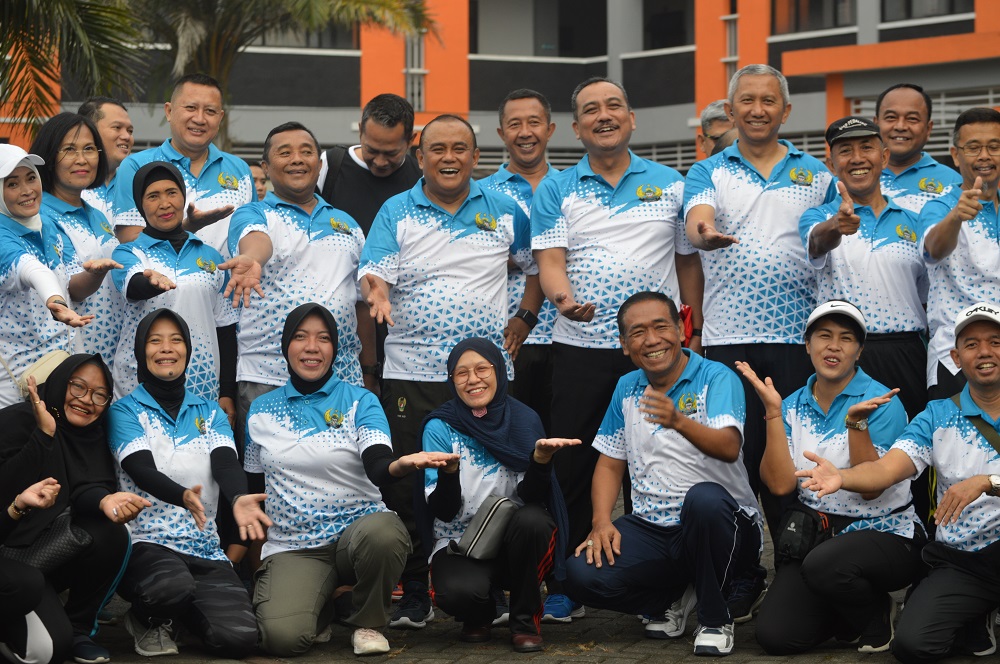 Olahraga Pagi di Kampus ITSK Bersama KAPUSKESAD TNI Mayor Jenderal TNI dr. Purwo Setyanto, Sp.B., M.A.R.S.