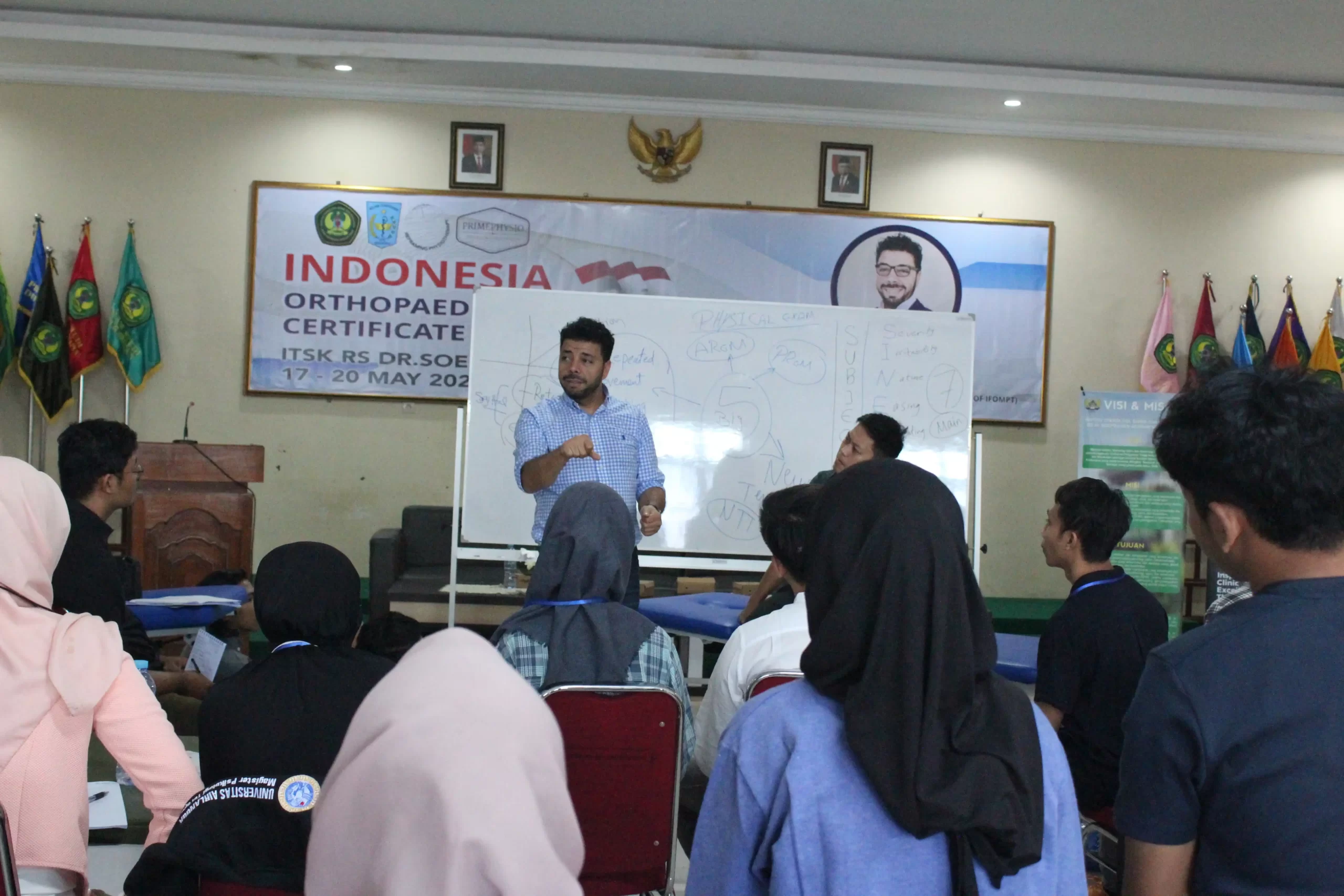 Workshop “Orthopedic Manual Therapy Certificate” yang bersertifikasi internasional.