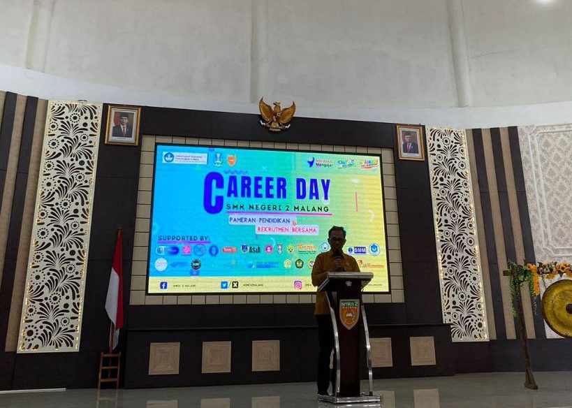 Keren, Keseruan Siswa Kunjungi Stand ITSK RS dr. Soepraoen di Pameran Pendidikan SMKN 2 Malang