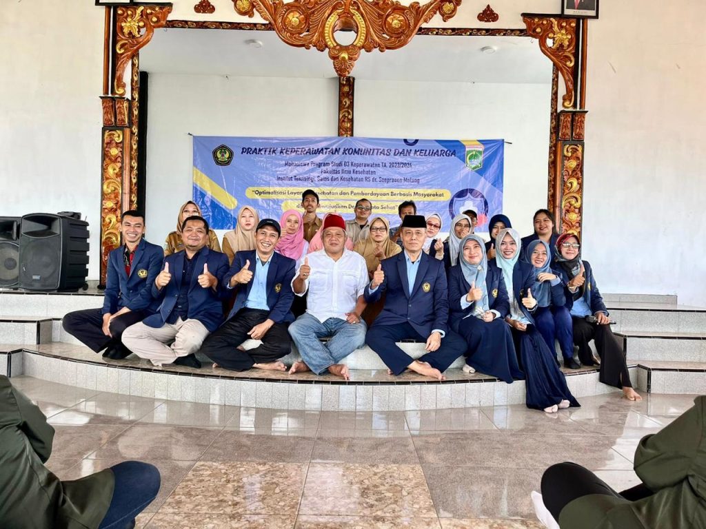 Mahasiswa D3 Keperawatan ITSK RS dr Soepraoen Malang Memulai Praktek Keperawatan Komunitas dan Keluarga di Desa Kucur: Langkah Menuju Desa Wisata Sehat