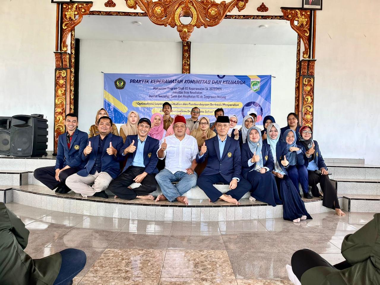 Mahasiswa D3 Keperawatan ITSK RS dr Soepraoen Malang Memulai Praktek Keperawatan Komunitas dan Keluarga di Desa Kucur: L