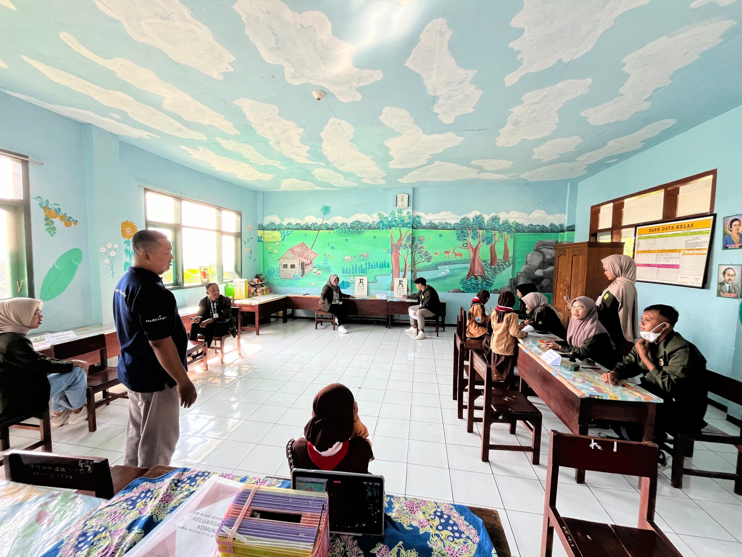 Mahasiswa D3 Keperawatan ITSK RS dr. Soepraoen Adakan Screening Kesehatan untuk Warga Desa Kucur Kecamatan Dau Kabupaten