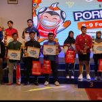Pembagian hadiah kepada atlet ITSK RS dr. Soepraoen. Sumber : Tim Jurnalistik ITSK