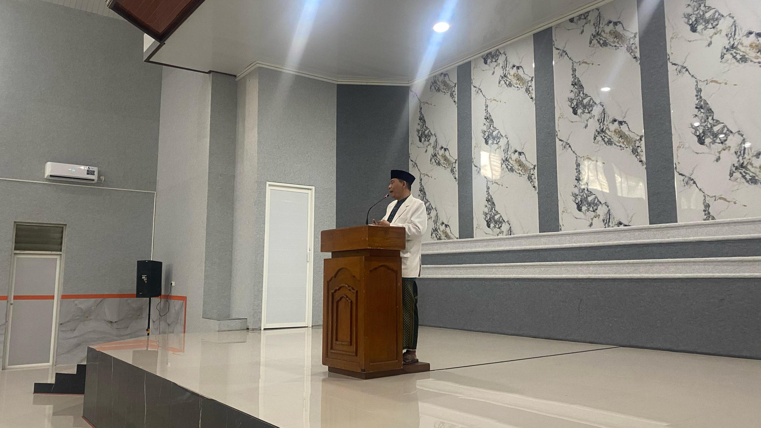 Ceramah dan doa oleh KH. Mastur Jali, Wakil Rois Syuriah MWC Kedungkandang