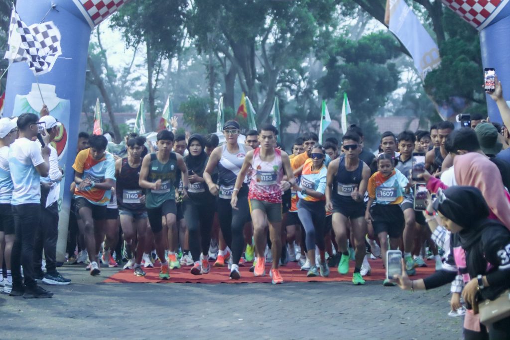 ITSK RUN 2025: Semangat Sehat dan Sportivitas Menyatukan Ribuan Peserta di Kampus 4 ITSK RS dr. Soepraoen Malang.