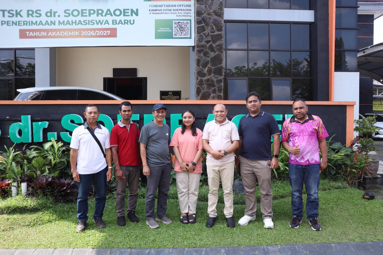 Kunjungan Edukatif SMAS Katolik Regina Pacis Bajawa ke ITSK RS dr. Soepraoen Malang