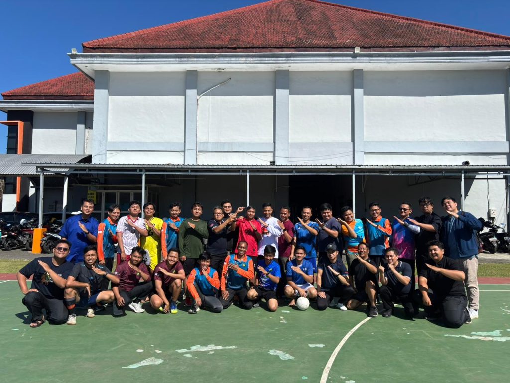 Jumat Penuh Energi: Hangatnya Kebersamaan Karyawan dan Dosen di ITSK RS dr. Soepraoen Malang