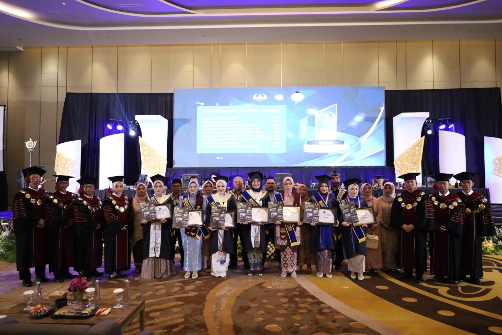 Harmoni Pengabdian dan Visi Global: Momen Puncak Wisuda ITSK RS dr. Soepraoen 2026