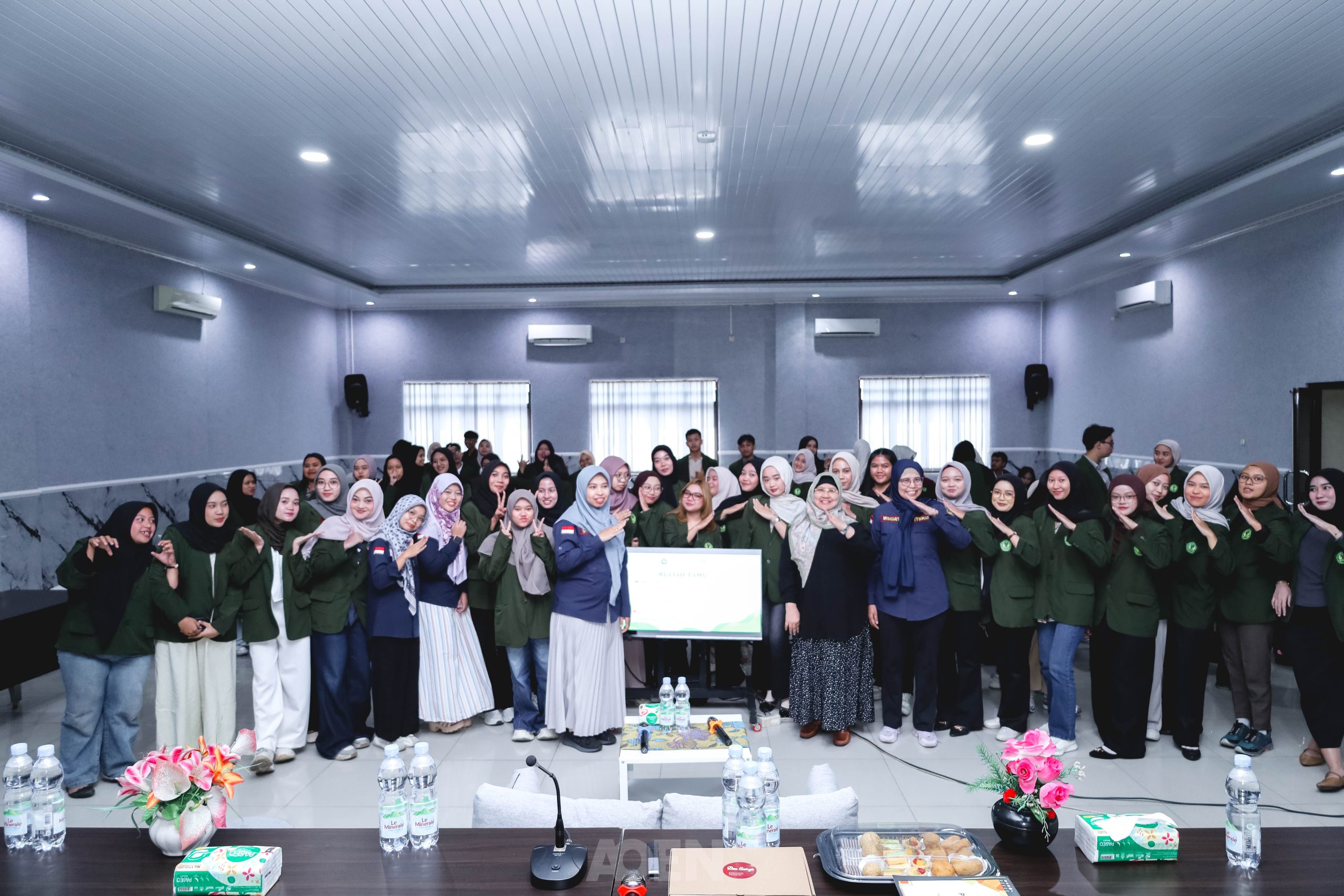 Kuliah Tamu S1 Farmasi Klinis dan Komunitas Bahas Manajemen Polifarmasi pada Lansia untuk Mencegah Drug Related Problems